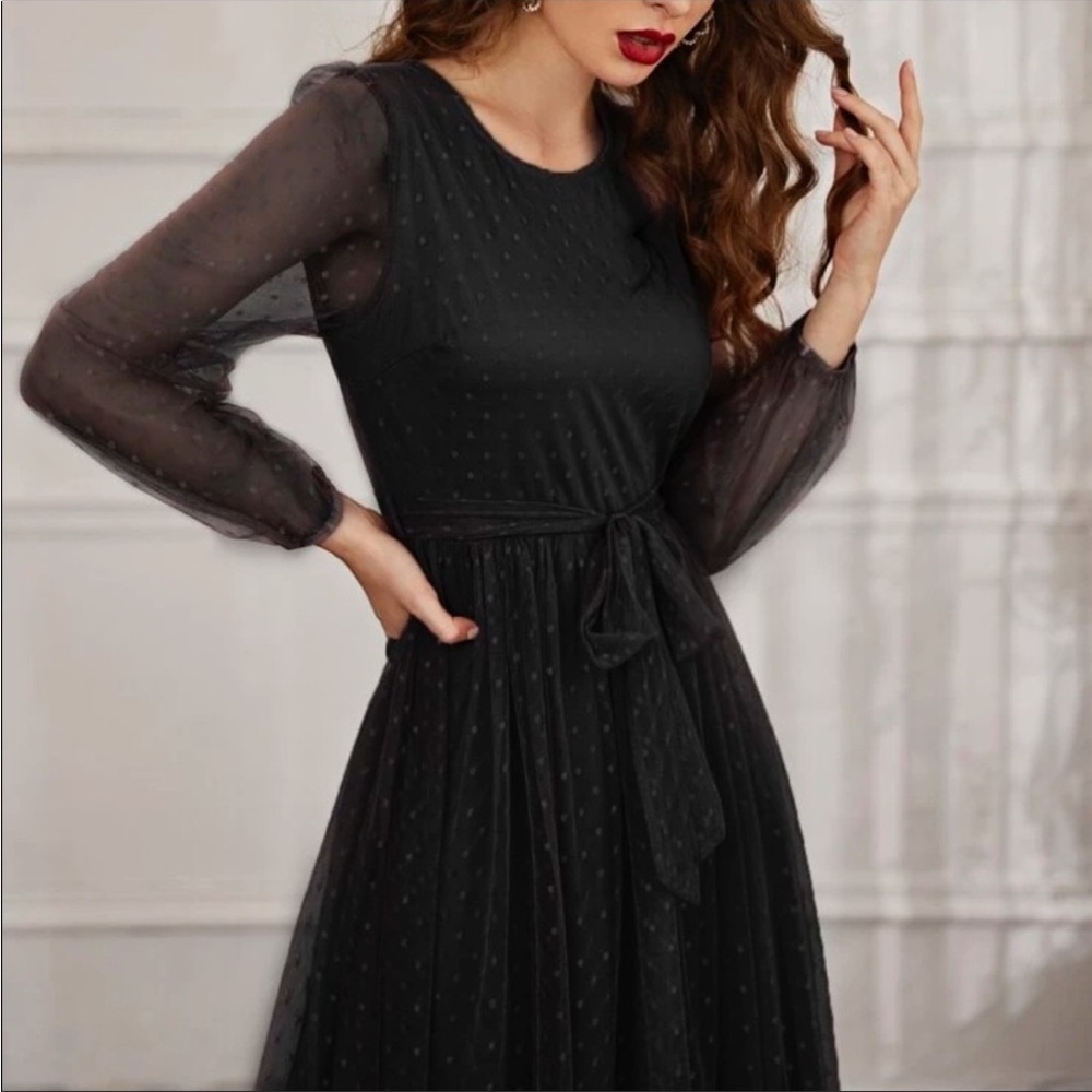 Elegant Black Dress - Picture 3 of 3